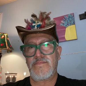 Meet your Posher, Victor